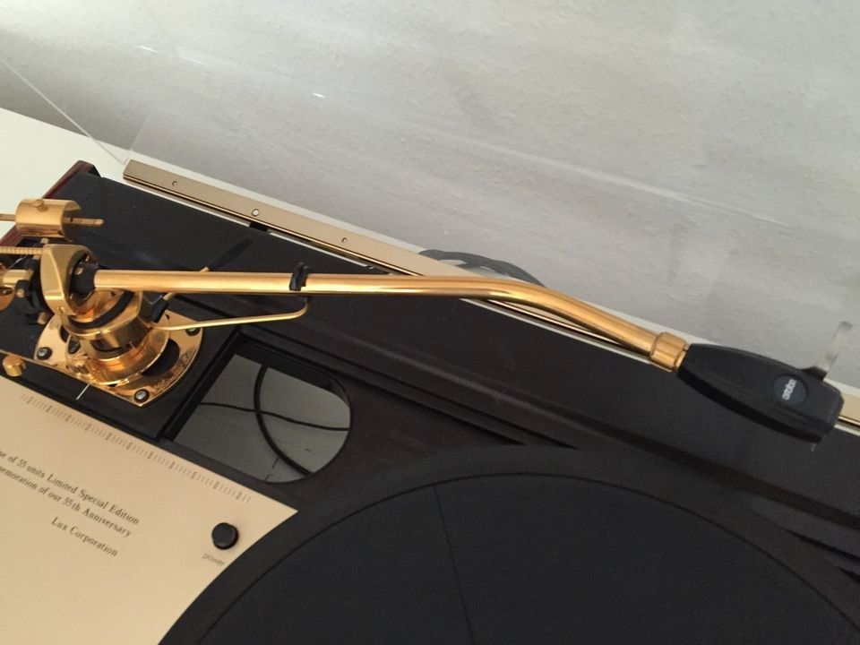 Luxman PD 555 Turntable 1 of 55 in Gold + Ortofon MC 30 Gold