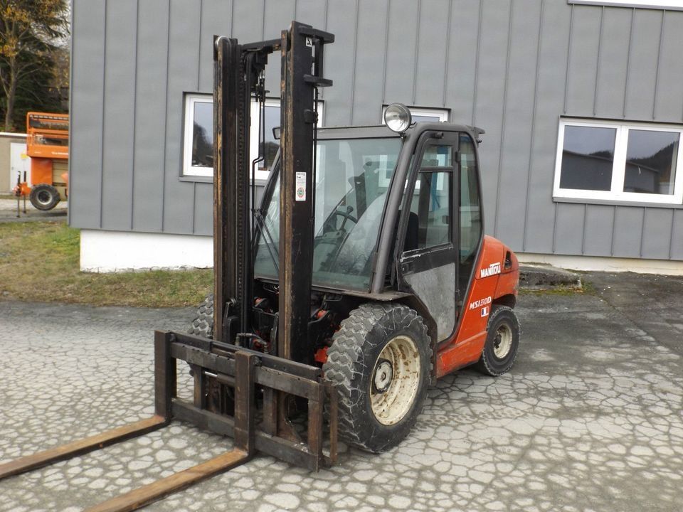 Manitou Diesel-Gabelstapler 3,0 t, Hubhöhe 3,70 m Geländestapler
