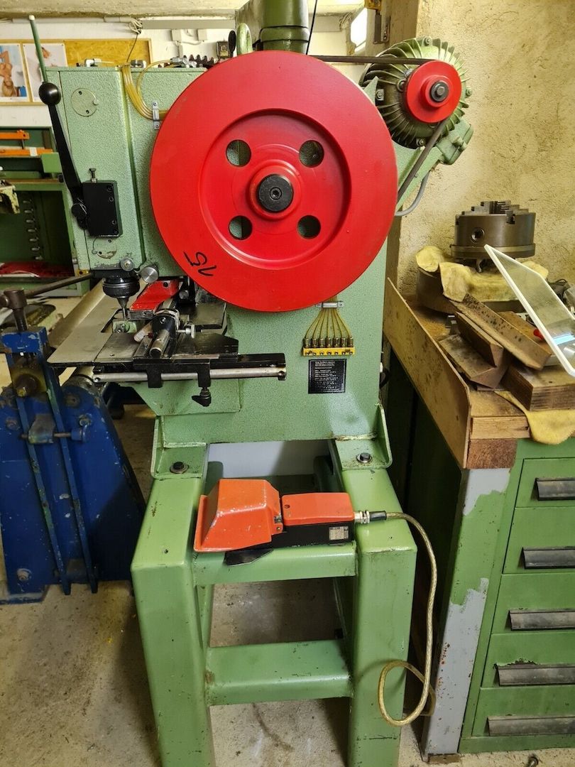 Mubea KL350 Lochstanze Stanzmaschine