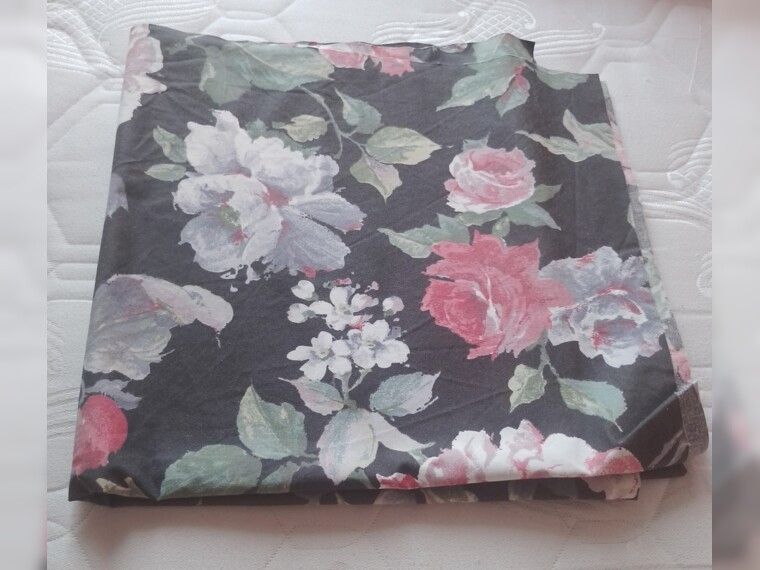 Tischdecke: Blumenmuster 