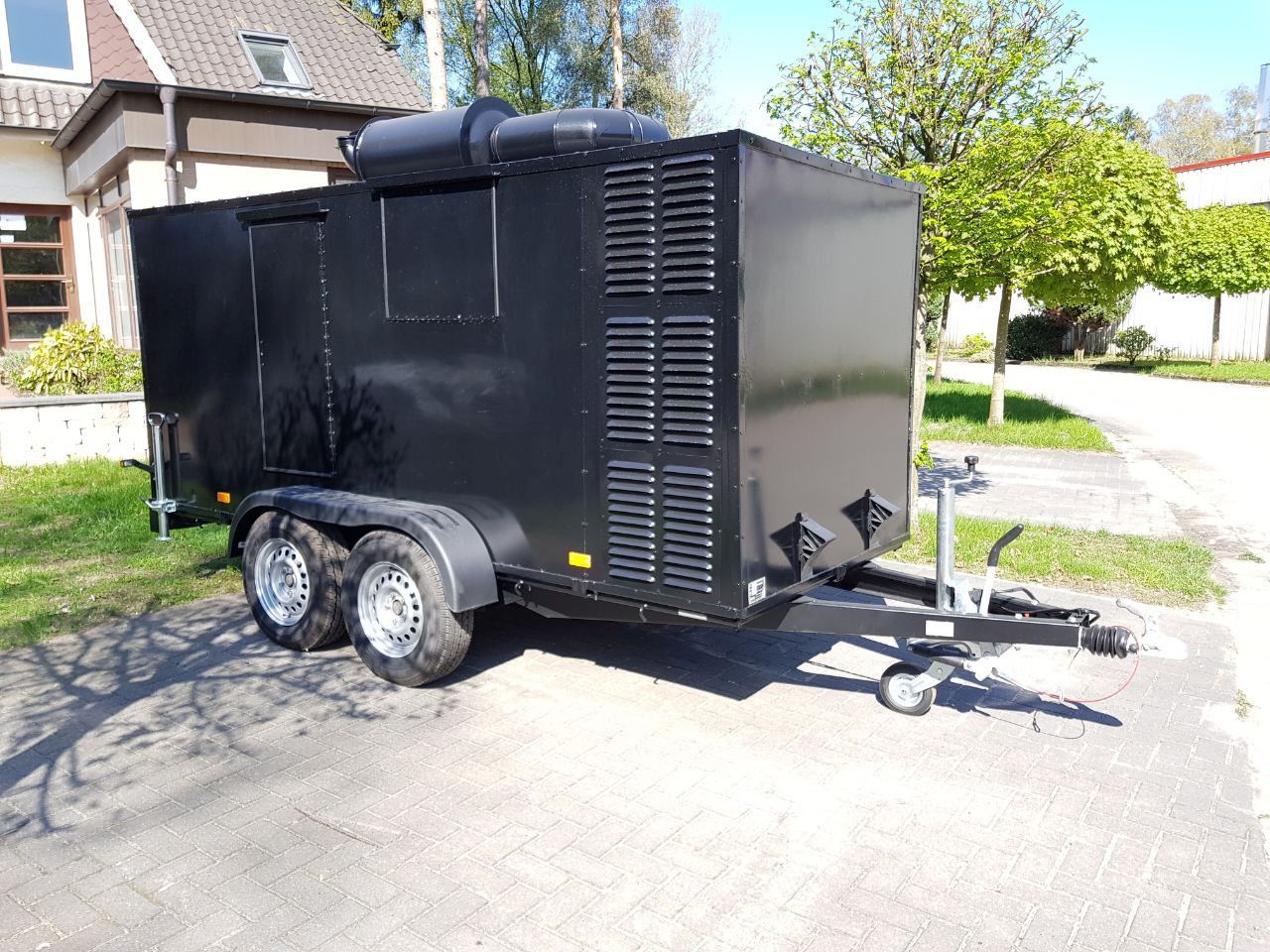 Notstromaggregat 110kVA - 2,7t Anhänger - ca. 300 Betriebsstunden