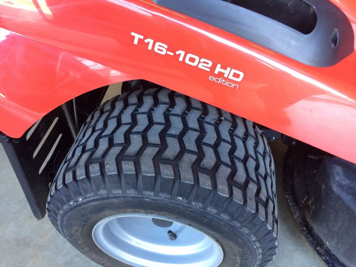 AL-KO T16-102 HD Rasenmäher Rasentraktor mit Schneeschild und Kehrmaschine Bj 13