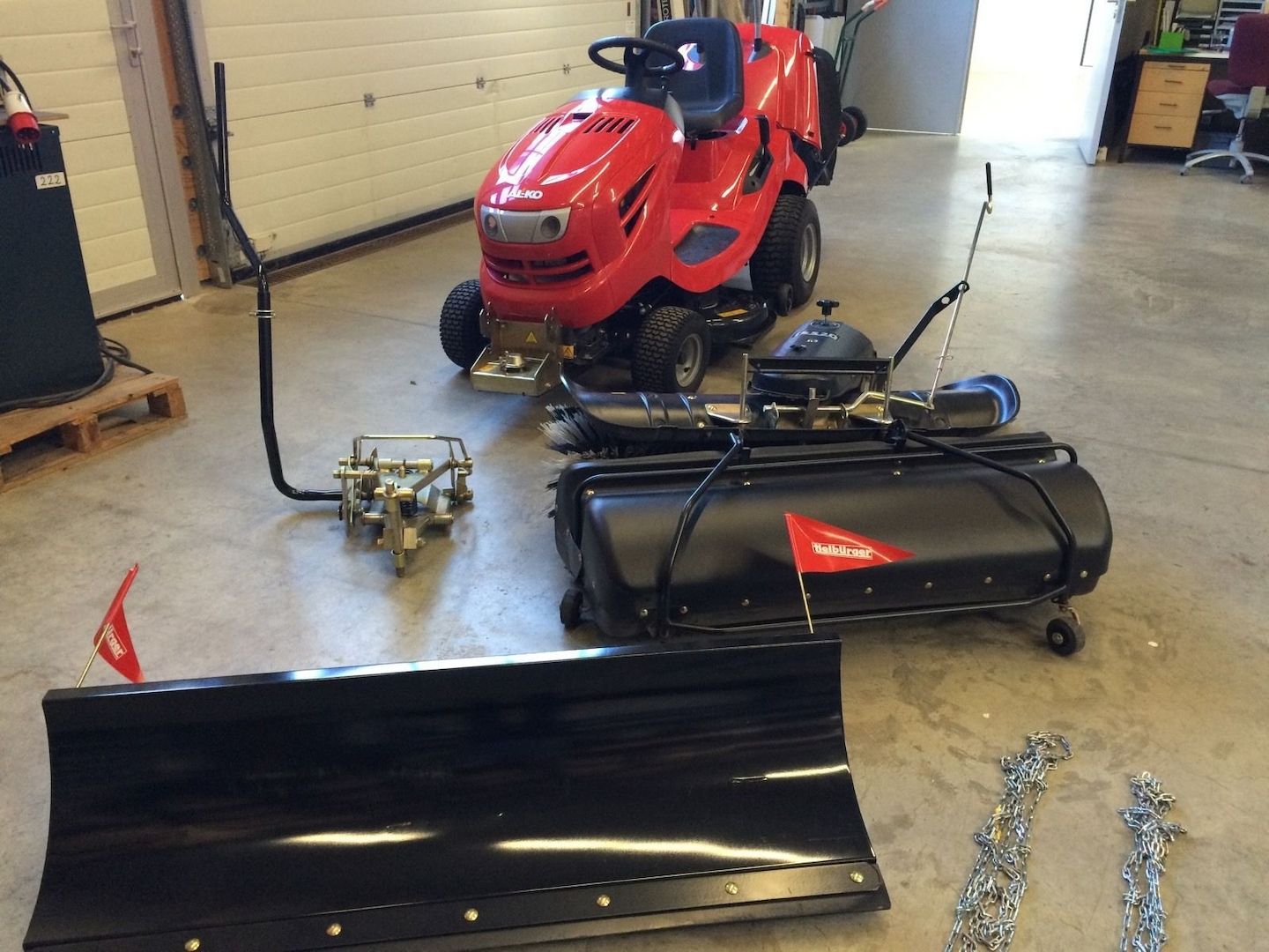 AL-KO T16-102 HD Rasenmäher Rasentraktor mit Schneeschild und Kehrmaschine Bj 13