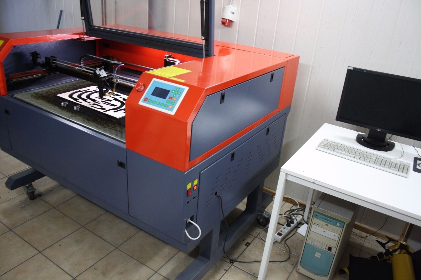 Co2 Laser 80W Laserschneiden Lasergravur Rundgravureinrichtung inkl. PC
