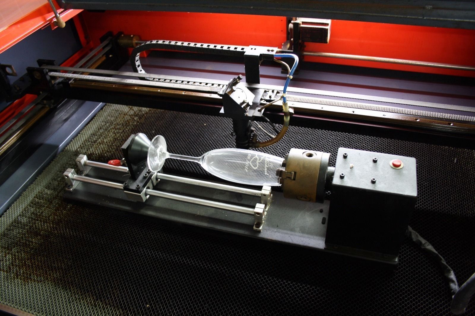 Co2 Laser 80W Laserschneiden Lasergravur Rundgravureinrichtung inkl. PC