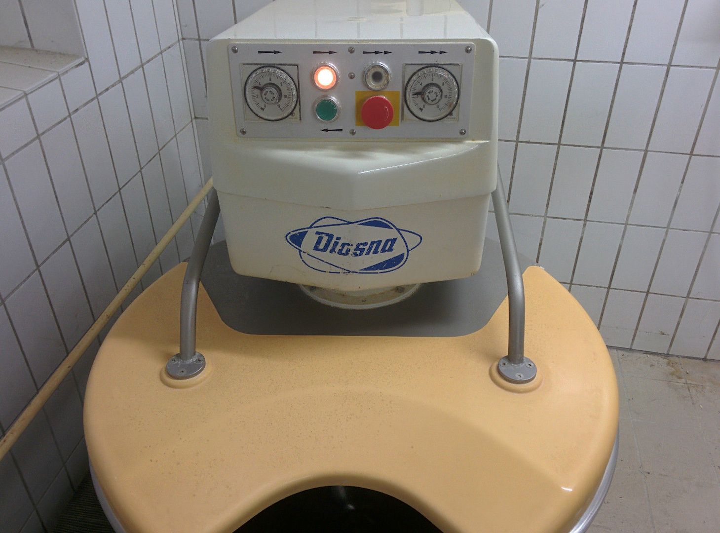 Diosna fahrbarer Spiralteigkneter SP 120 D mit 2 Gängen 2 Uhren und Abdeckhaube