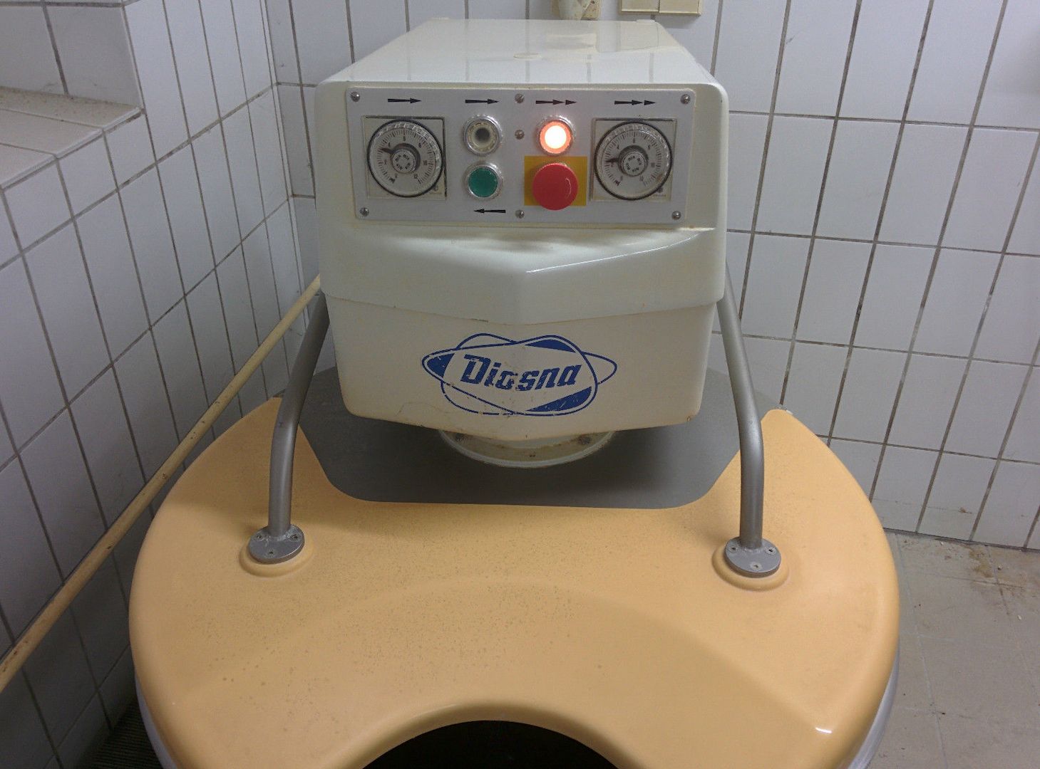 Diosna fahrbarer Spiralteigkneter SP 120 D mit 2 Gängen 2 Uhren und Abdeckhaube