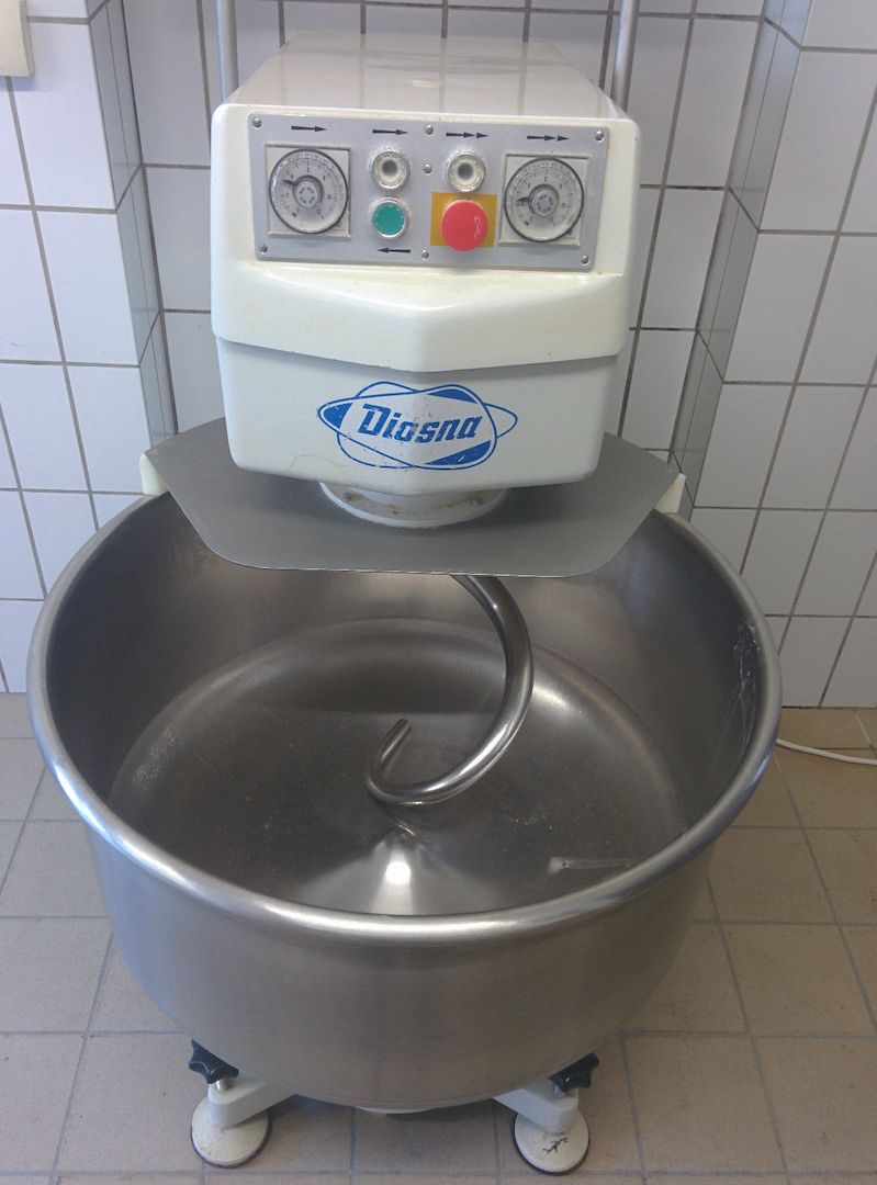 Diosna fahrbarer Spiralteigkneter SP 120 D mit 2 Gängen 2 Uhren und Abdeckhaube