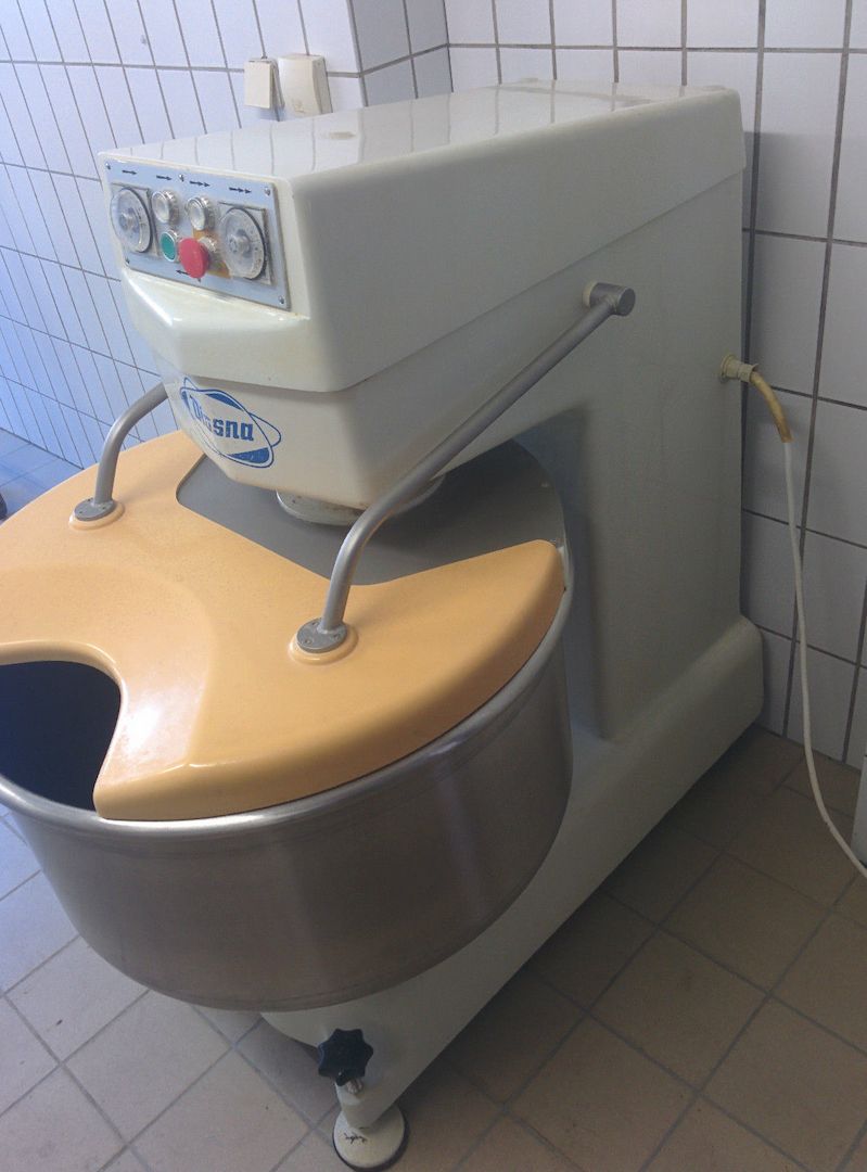 Diosna fahrbarer Spiralteigkneter SP 120 D mit 2 Gängen 2 Uhren und Abdeckhaube