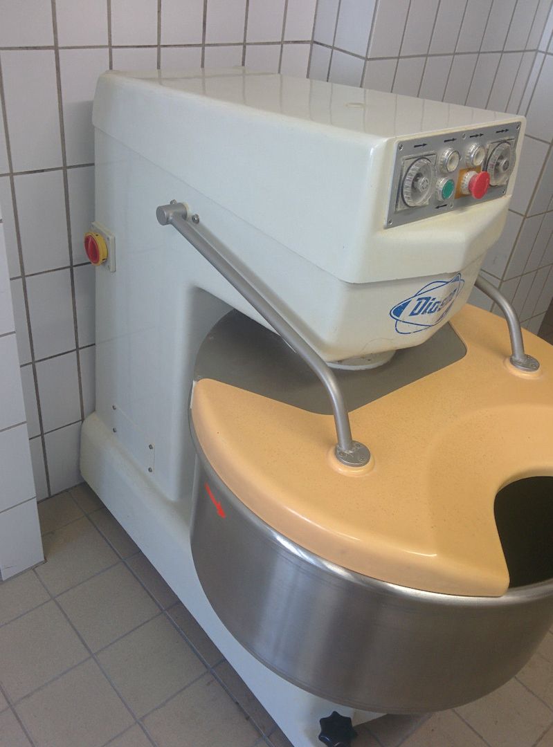 Diosna fahrbarer Spiralteigkneter SP 120 D mit 2 Gängen 2 Uhren und Abdeckhaube