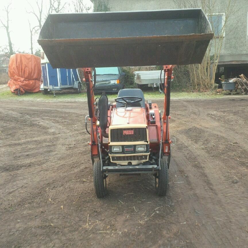 Frontlader Kleintraktor Yanmar