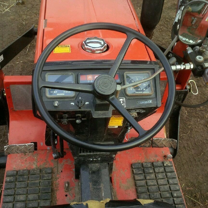 Frontlader Kleintraktor Yanmar