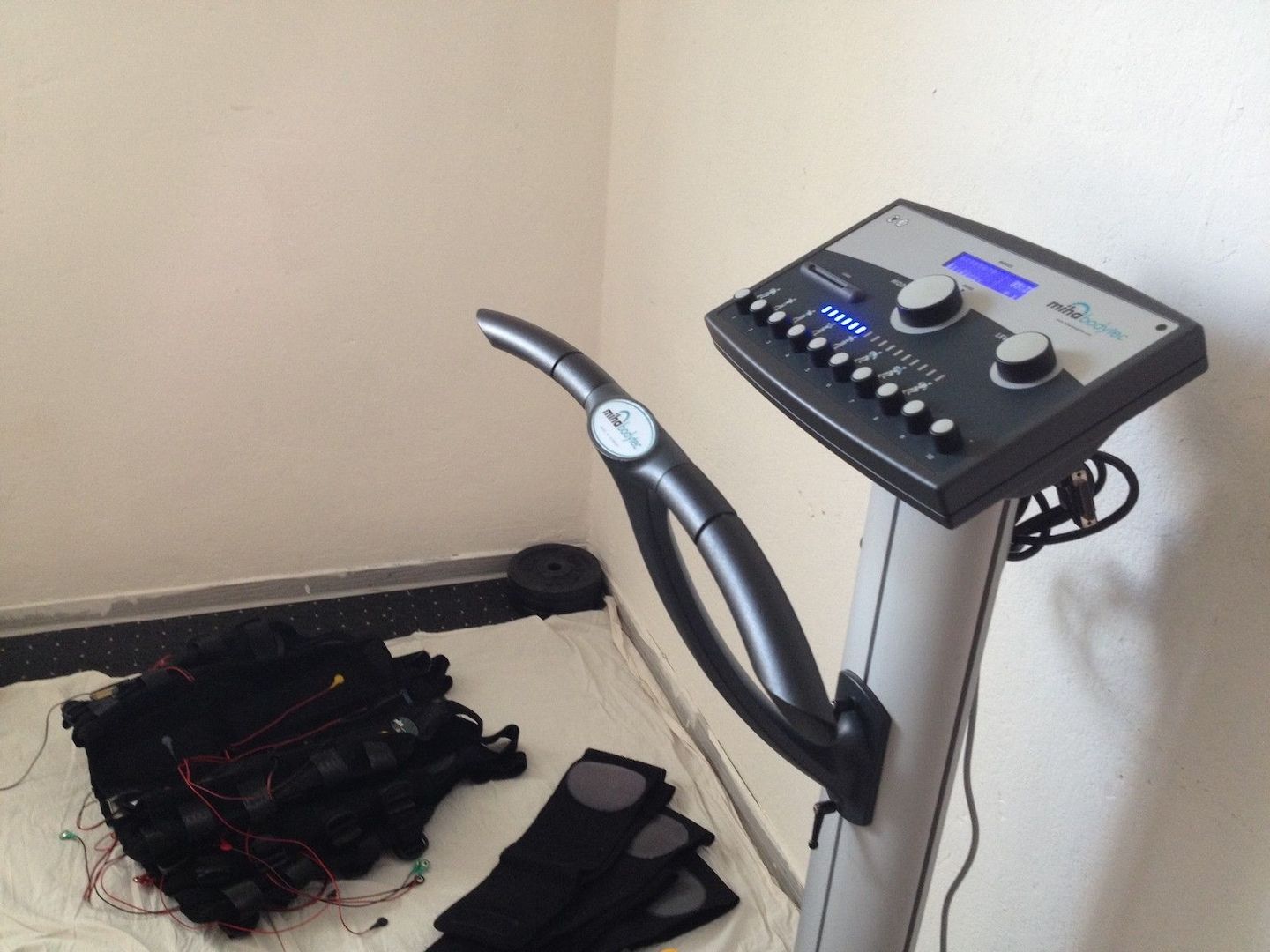 Miha Bodytec EMS-Gerät komplett Set