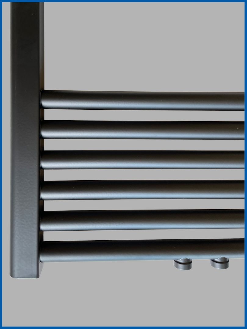 Badheizkörper SMYRNA Schwarz  Matt B: 400 mm. H: 600 mm.