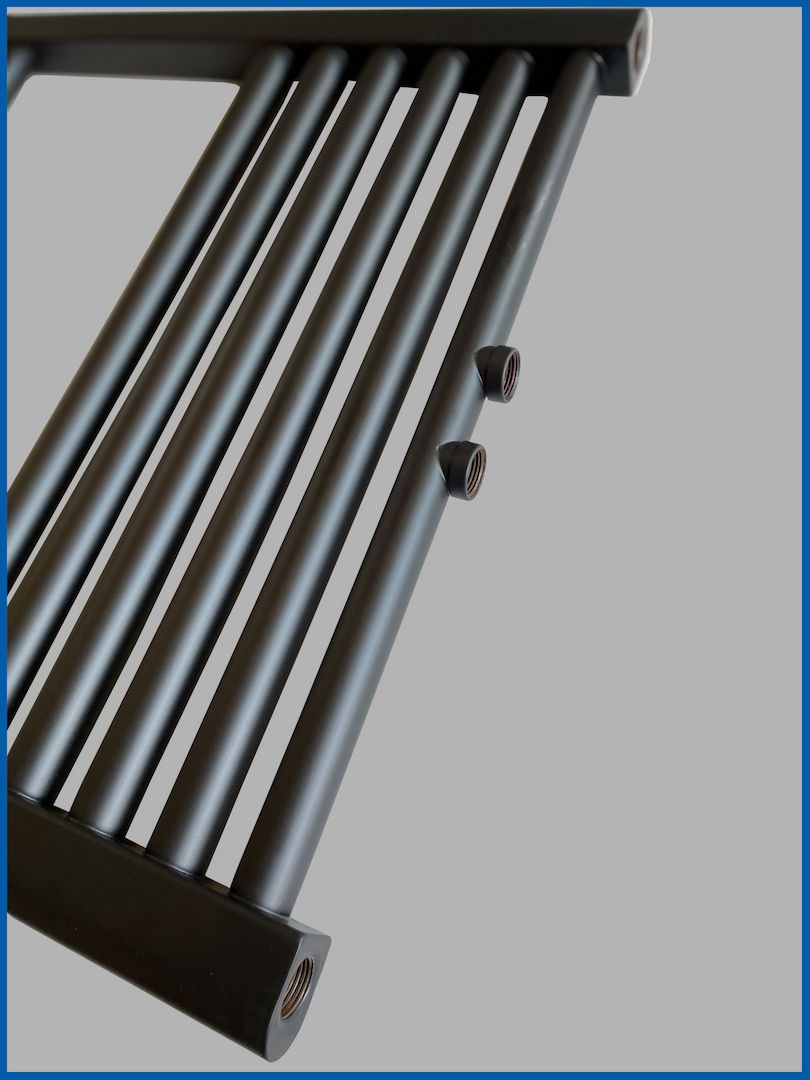 Badheizkörper SMYRNA Schwarz  Matt B: 400 mm. H: 600 mm.