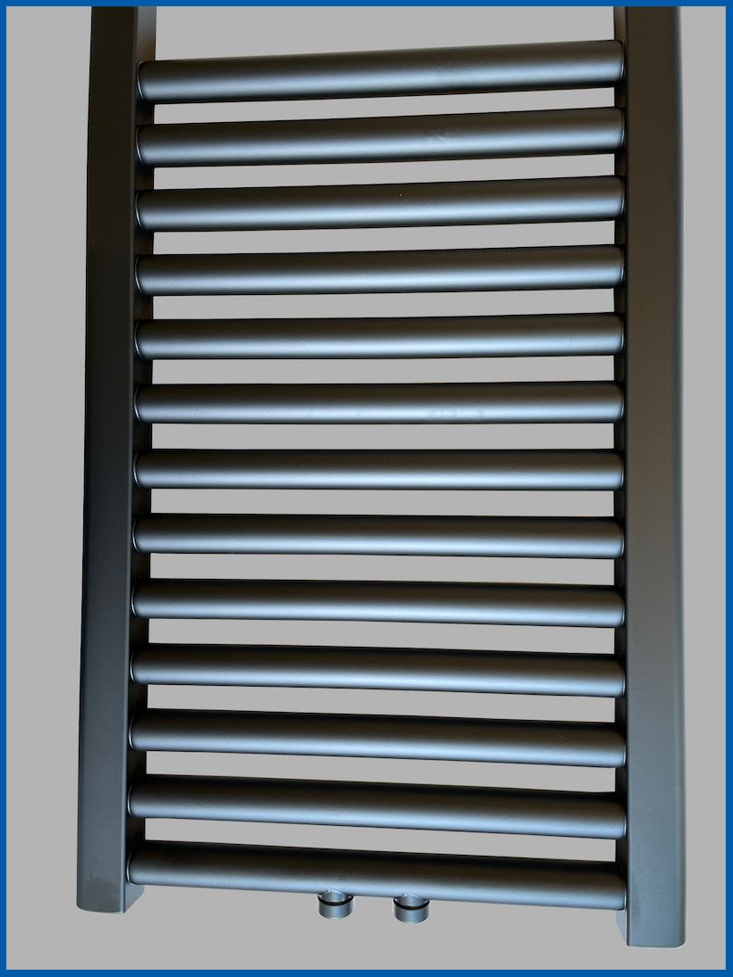 Badheizkörper SMYRNA Schwarz Matt B: 400 mm. H: 900 mm.