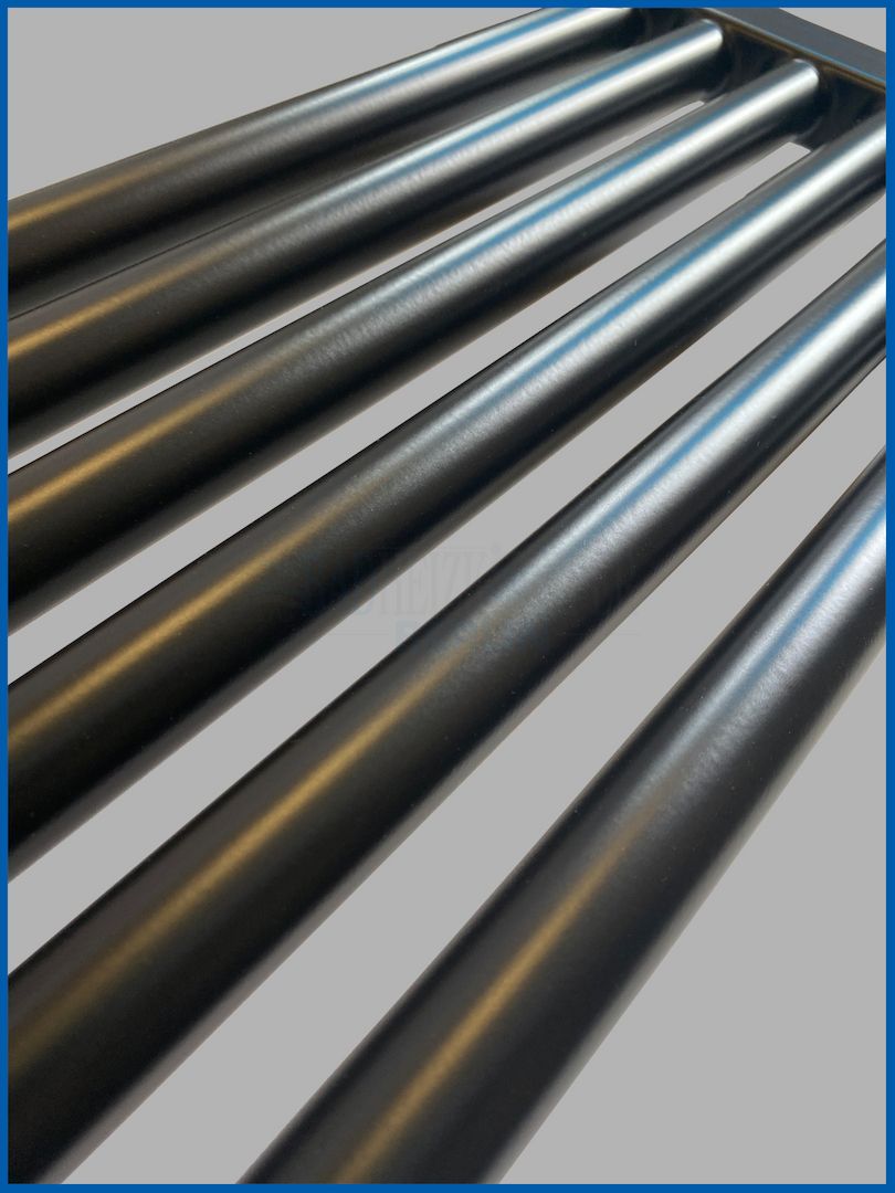 Badheizkörper SMYRNA PLUS Schwarz Matt  Breite: 800 mm. Höhe: 600 mm. Badheizkörper SMYRNA PLUS Schwarz Matt  Breite: 800 mm. Höhe: 600 mm.