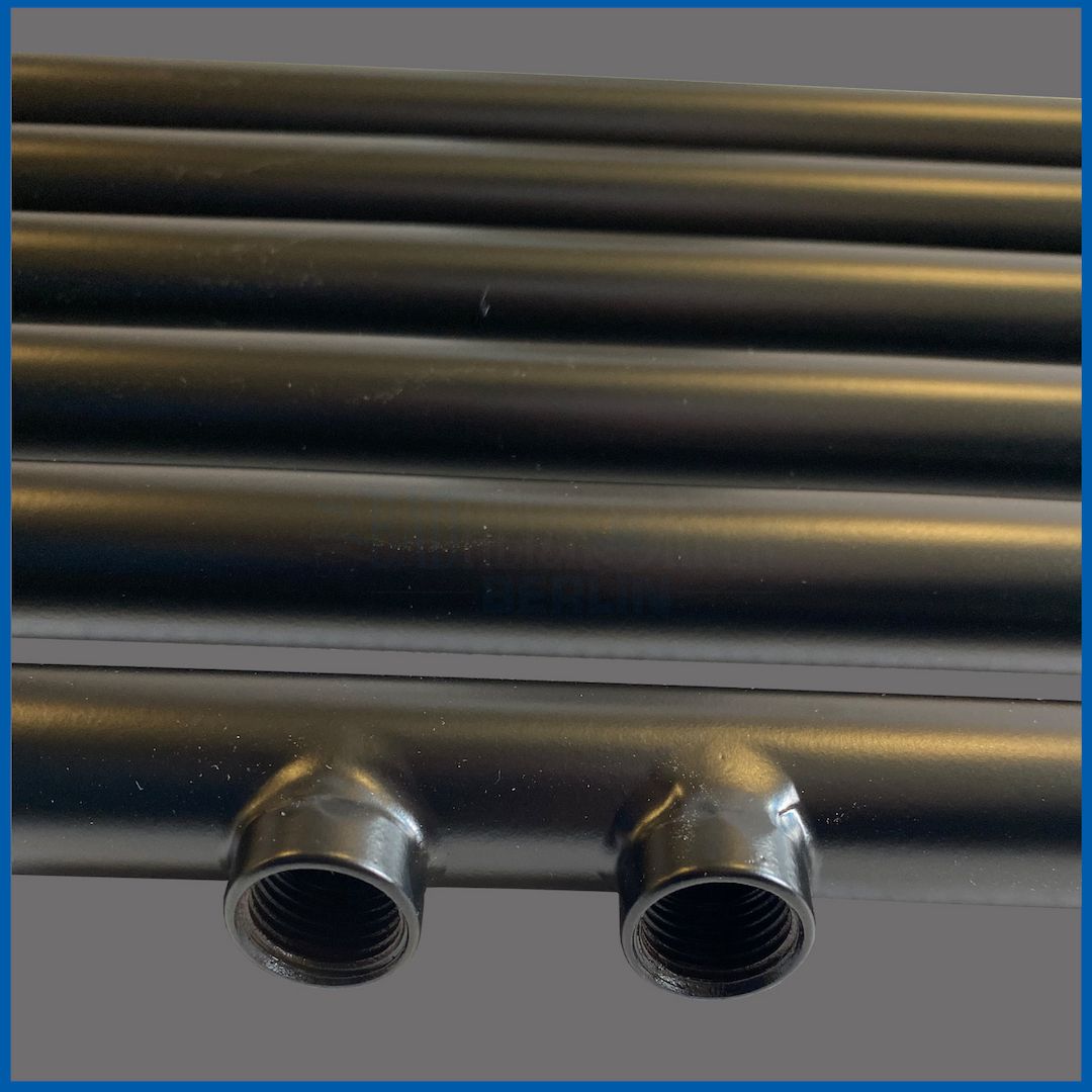 Badheizkörper SMYRNA PLUS Schwarz Matt  Breite: 1200 mm. Höhe: 600 mm. Badheizkörper SMYRNA PLUS Schwarz Matt  Breite: 1200 mm. Höhe: 600 mm.