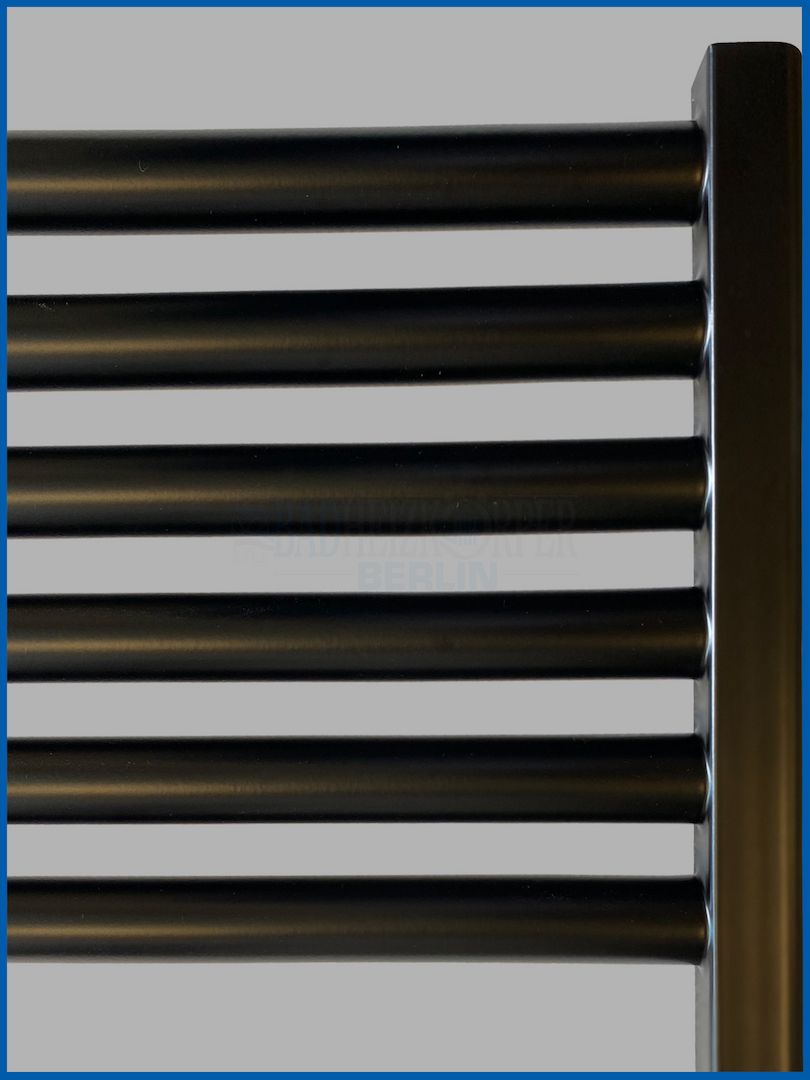 Badheizkörper SMYRNA PLUS Schwarz Matt  Breite: 1200 mm. Höhe: 600 mm. Badheizkörper SMYRNA PLUS Schwarz Matt  Breite: 1200 mm. Höhe: 600 mm.