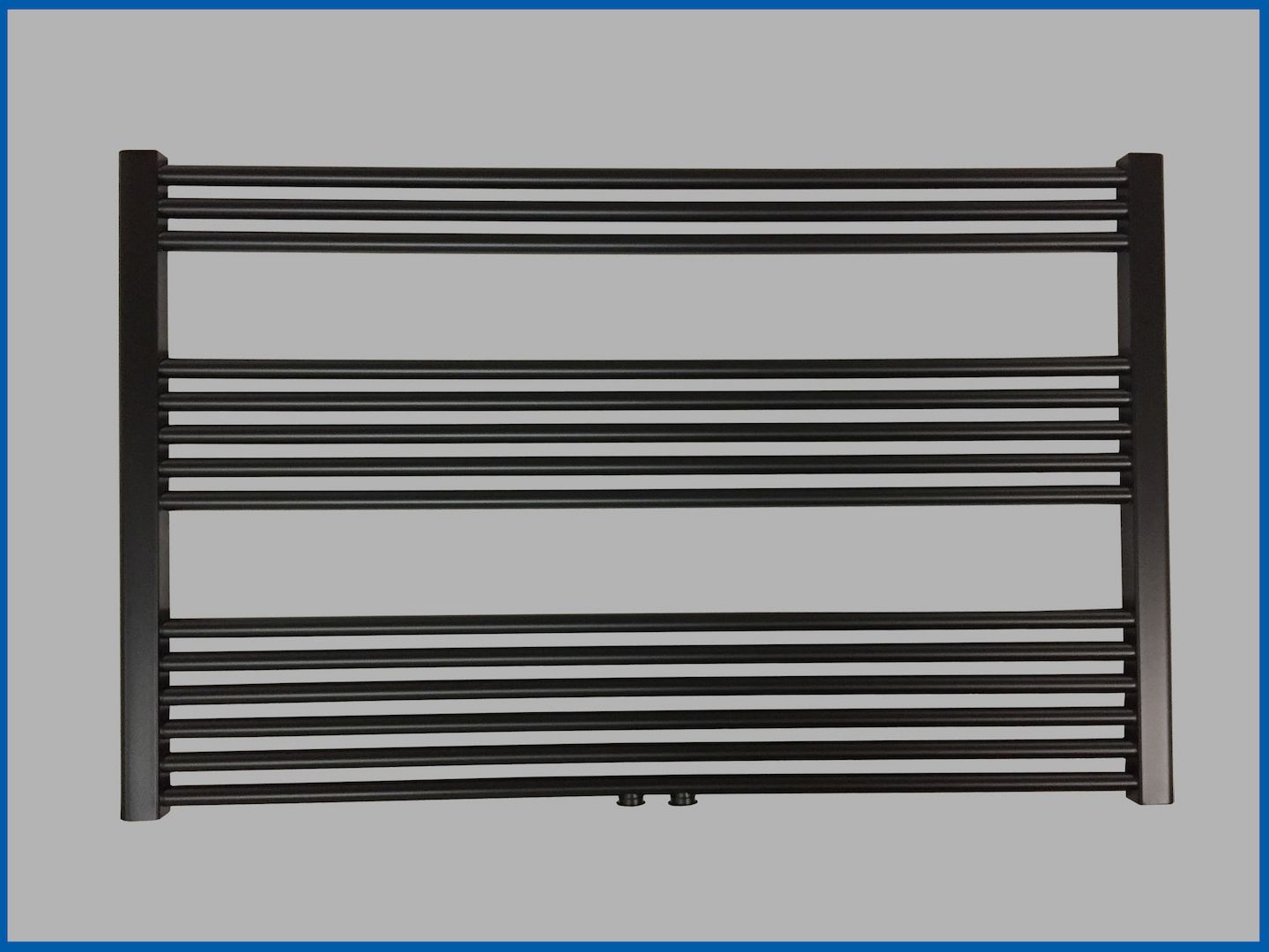 Badheizkörper SMYRNA PLUS Schwarz Matt  Breite: 1200 mm. Höhe: 800 mm. Badheizkörper SMYRNA PLUS Schwarz Matt  Breite: 1200 mm. Höhe: 800 mm.