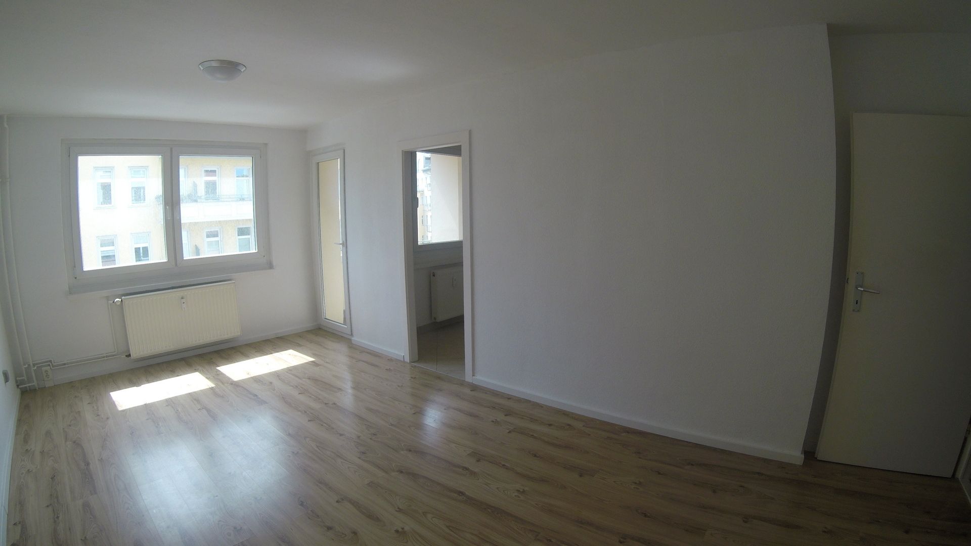 Mit Übernahme der Küche - Nähe U-S Bahn -Süd Balkon Mit Übernahme der Küche - Nähe U-S Bahn -Süd Balkon