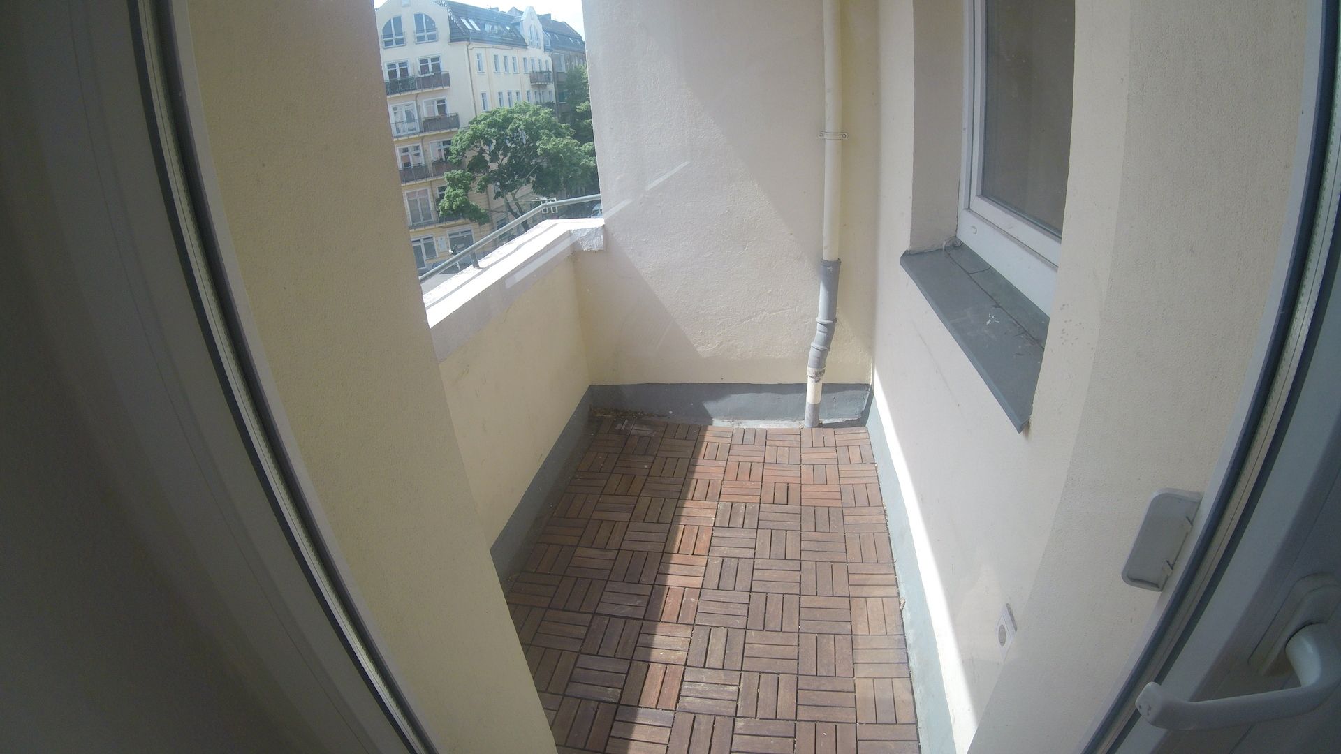 Mit Übernahme der Küche - Nähe U-S Bahn -Süd Balkon Mit Übernahme der Küche - Nähe U-S Bahn -Süd Balkon