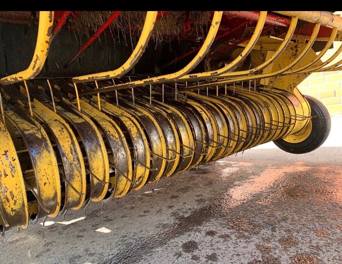 rundballenpresse New Holland 654