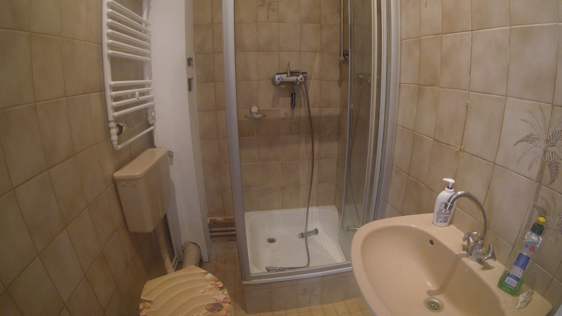 vor der Sanierung  #Mietwohnung 3 Zimmer mit großen  #Balkon, kleines Duschbad, große Wohnküche vor der Sanierung  #Mietwohnung 3 Zimmer mit großen  #Balkon, kleines Duschbad, große Wohnküche