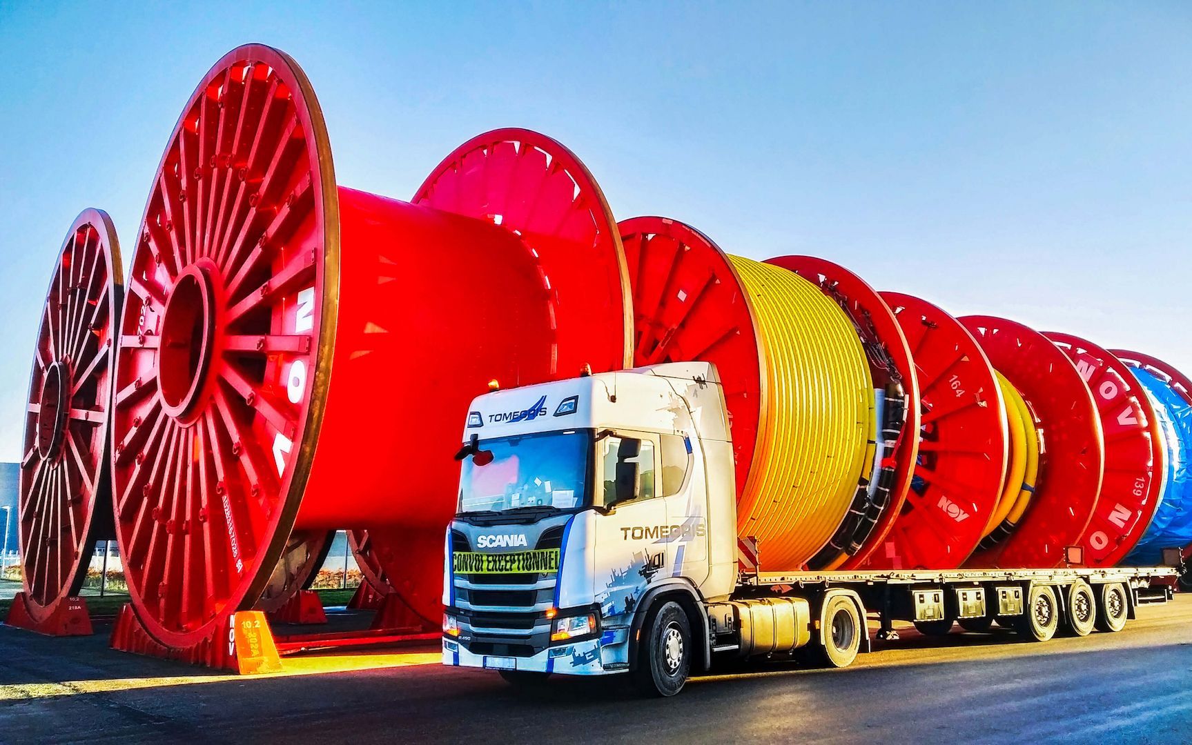 Logistik - Übergroße Fracht und andere Dienstleistungen