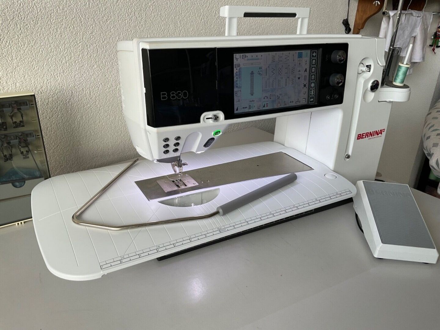 Bernina B 830 Näh/Stickmaschine
