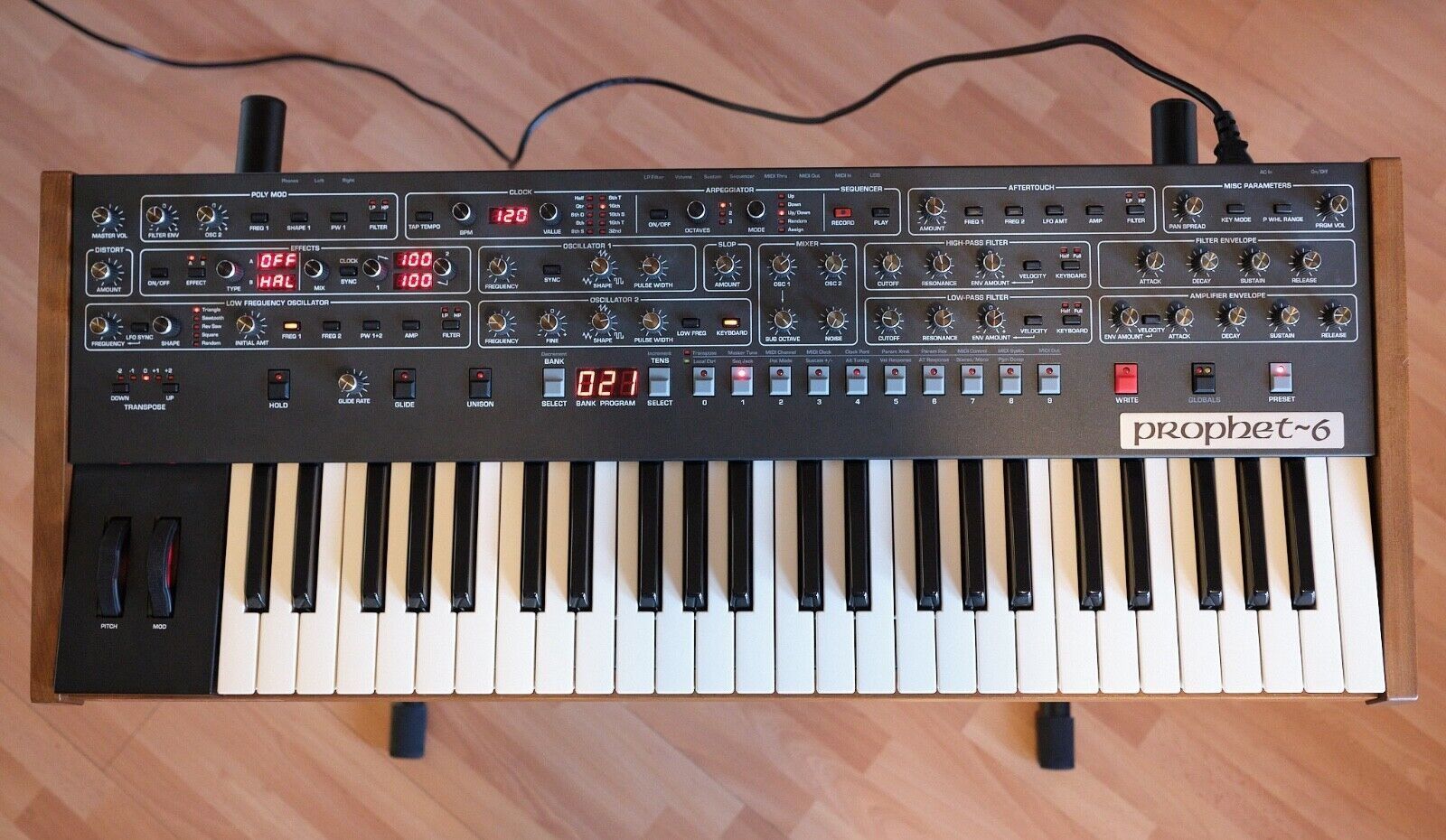 Sequential Prophet 6 Analoger Synthesizer