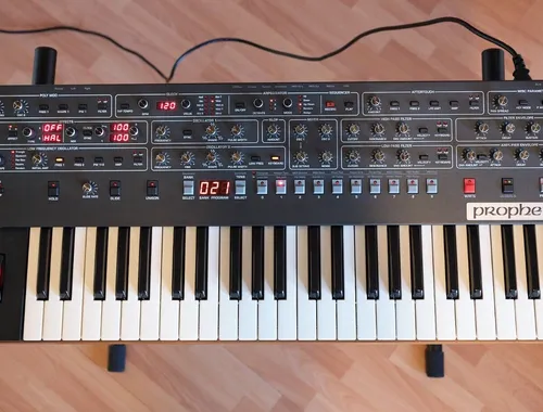 Sequential Prophet 6 Analoger Synthesizer