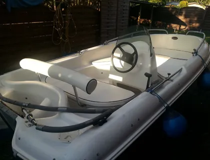 Motoryacht Motorboot Sportboot mit Motor+Strassentrailer+Persenning+Polster .