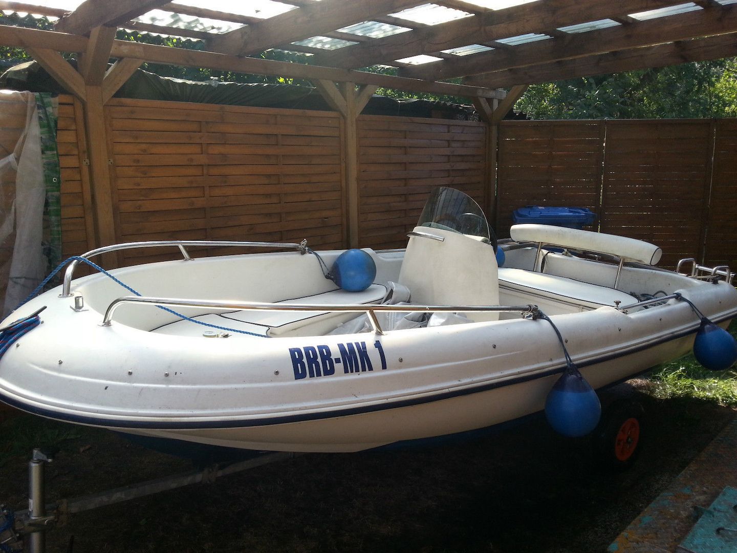 Motoryacht Motorboot Sportboot mit Motor+Strassentrailer+Persenning+Polster .