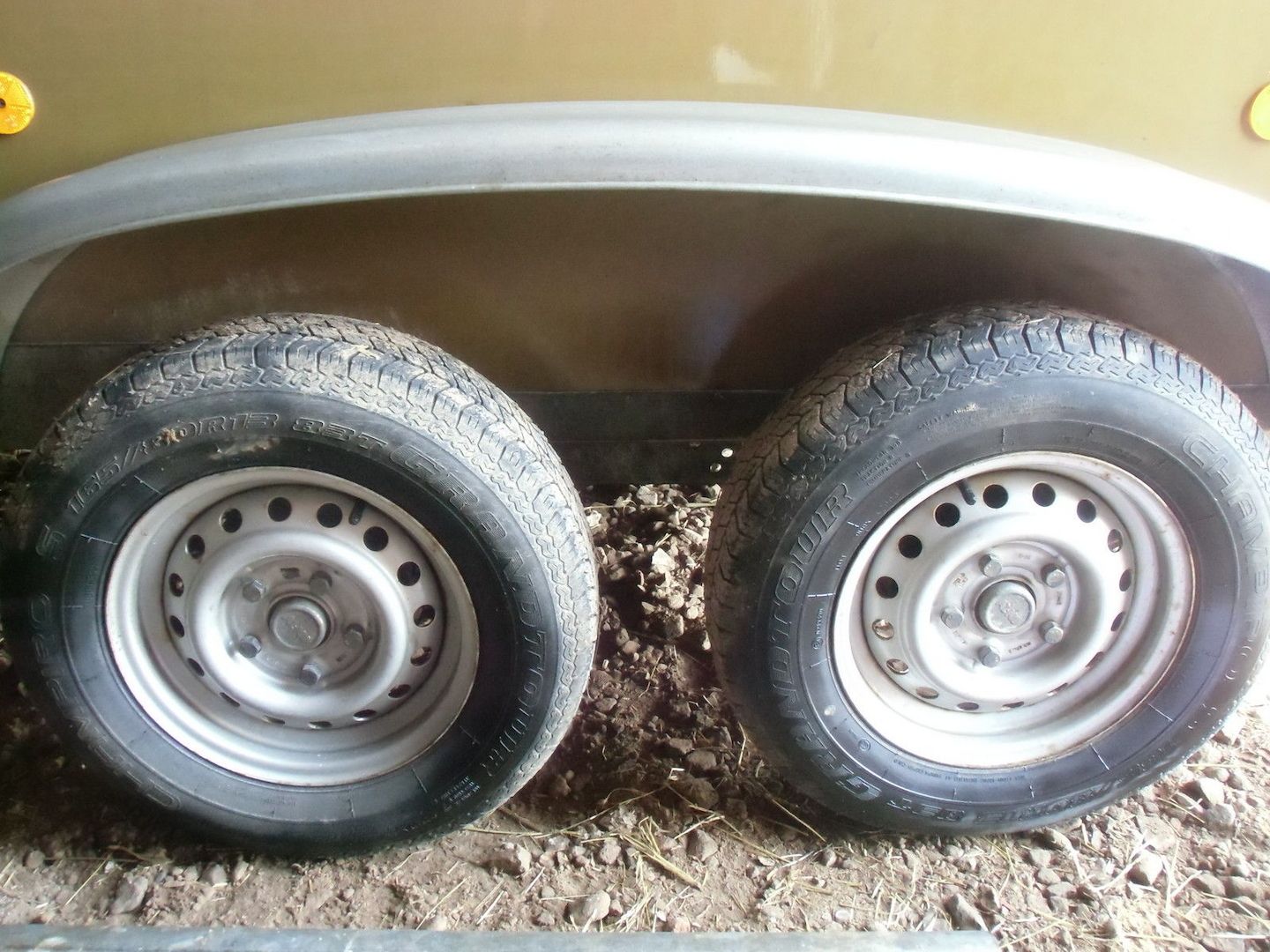 Pferdeanhänger mit schwenk und klappbarer Klappe im neuwertigen Zustand