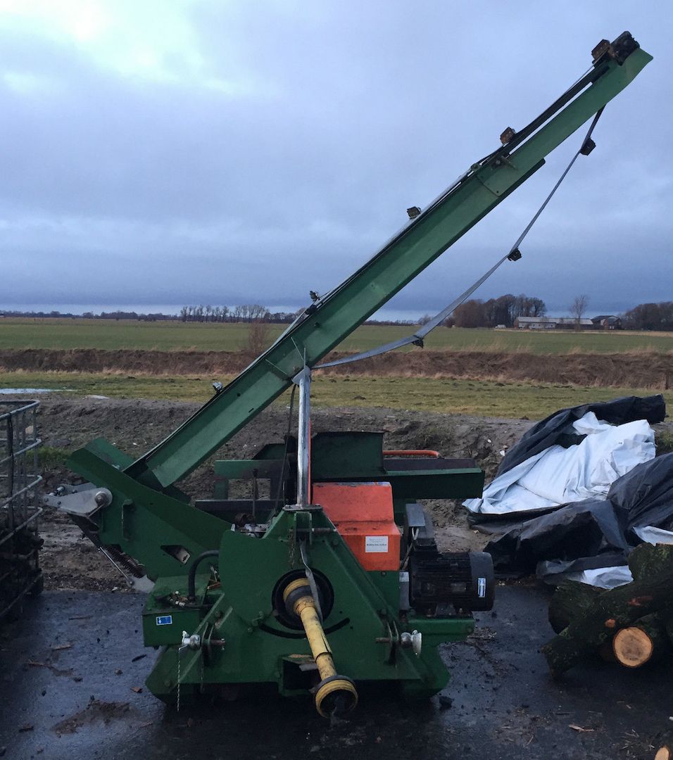 Posch CutMaster 700 Comfort mit Hydraulisch betriebenen Förderband