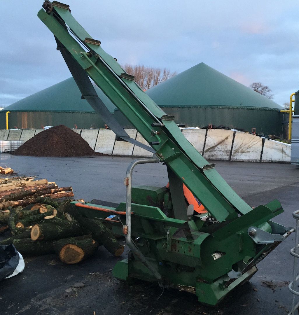 Posch CutMaster 700 Comfort mit Hydraulisch betriebenen Förderband