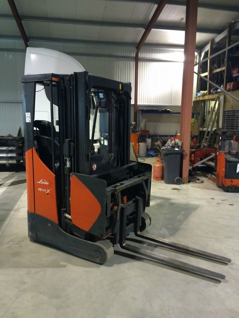 Regalstapler Schubmaststapler Stapler Linde R14 X