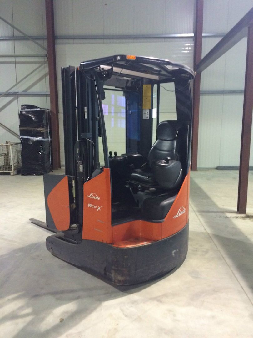 Regalstapler Schubmaststapler Stapler Linde R14 X