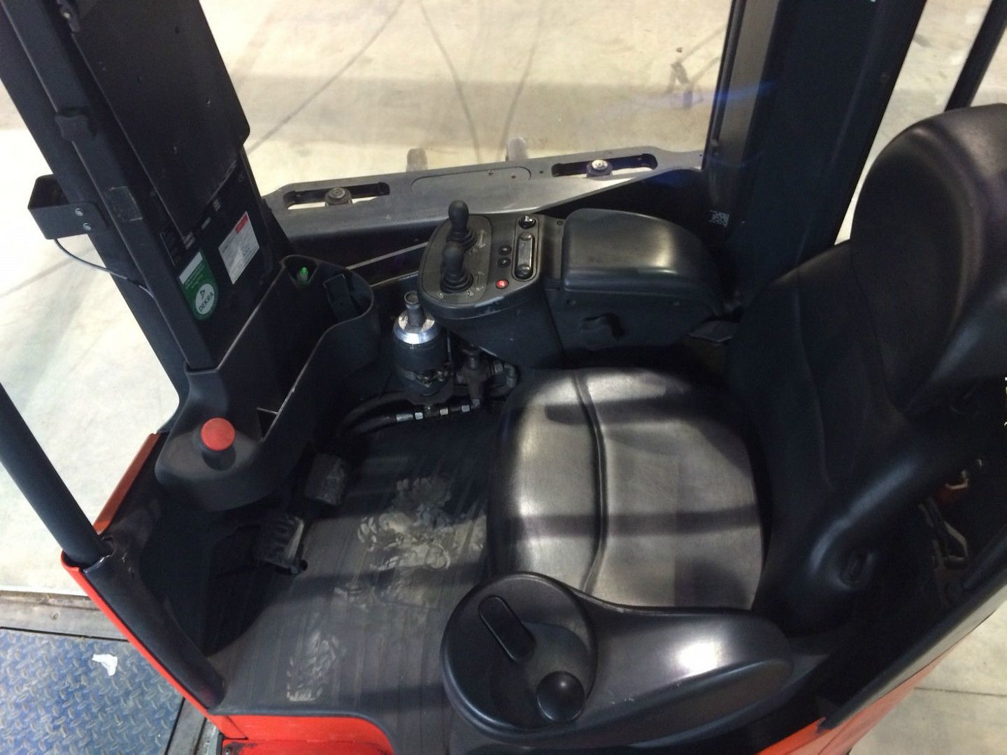 Regalstapler Schubmaststapler Stapler Linde R14 X