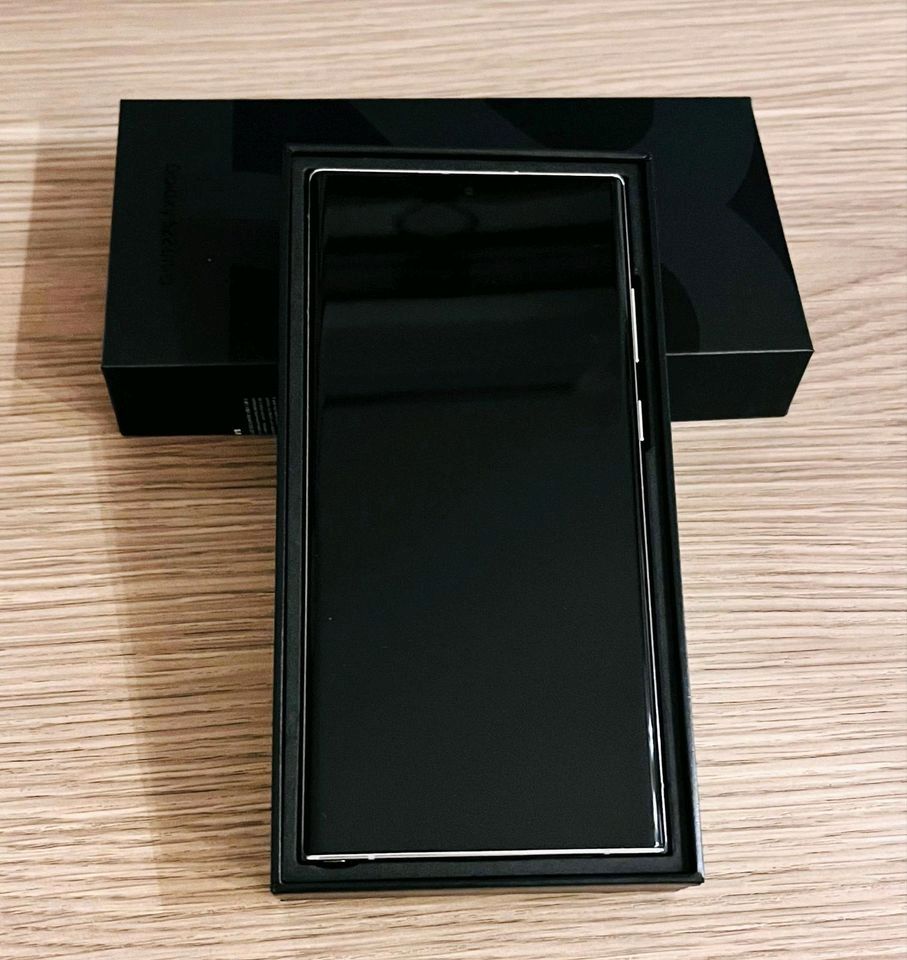 sehr gepflegtes Samsung Galaxy s22 ultra in der Farbe weiß