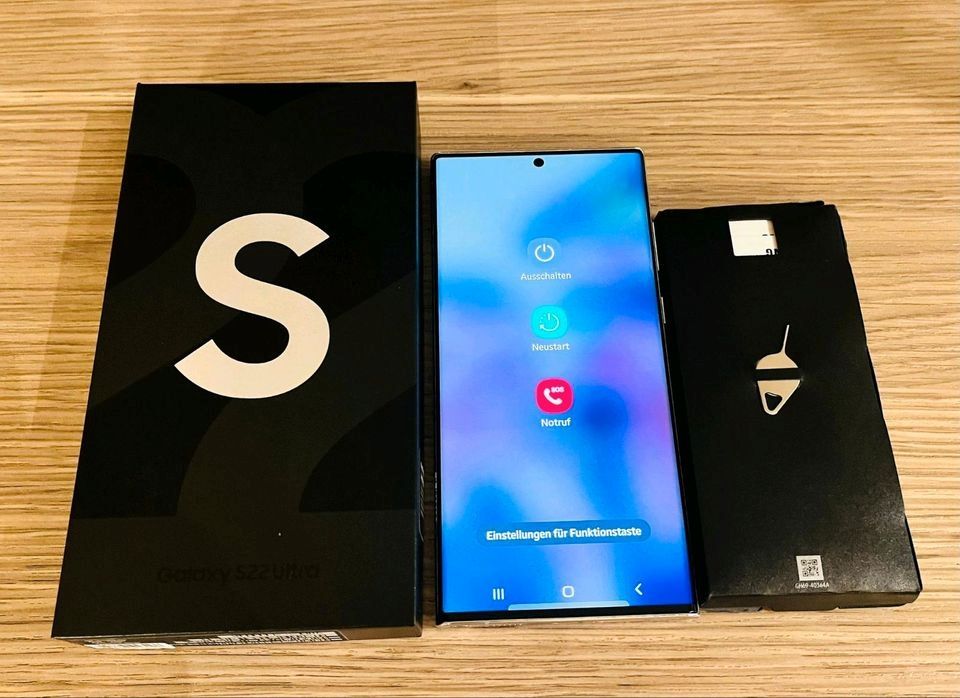 sehr gepflegtes Samsung Galaxy s22 ultra in der Farbe weiß
