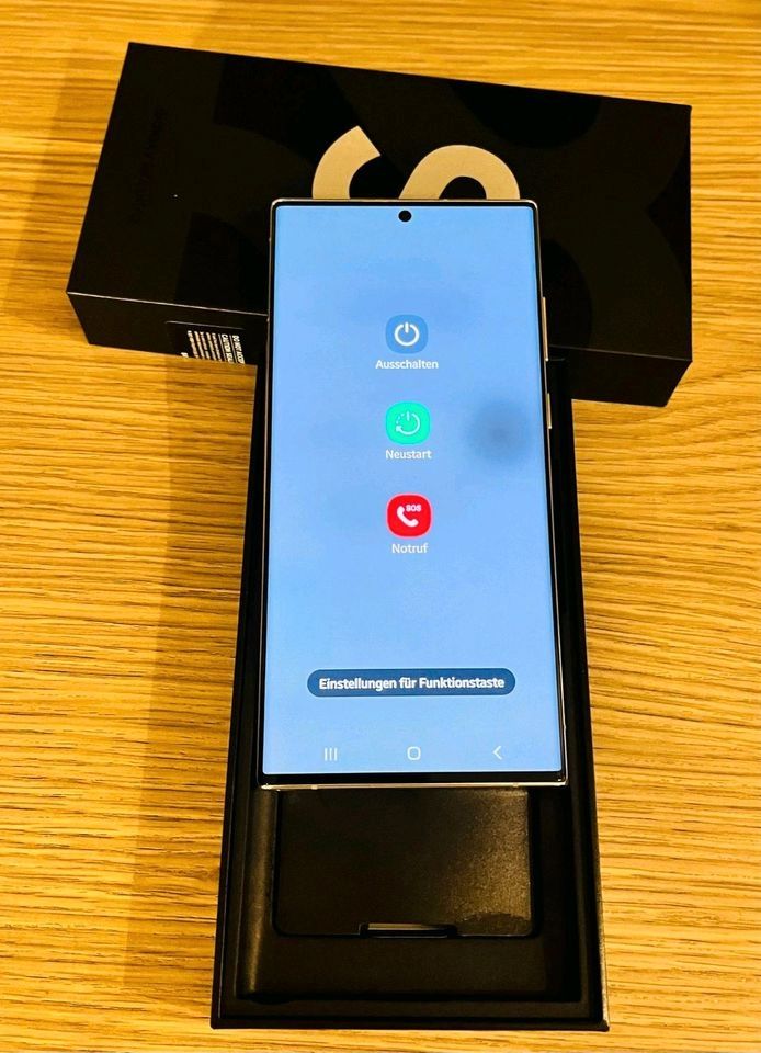sehr gepflegtes Samsung Galaxy s22 ultra in der Farbe weiß