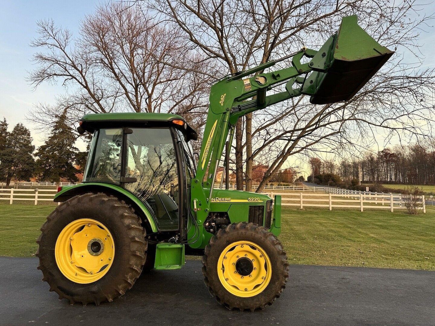 2003 John Deere 5220 Tractor 4x4