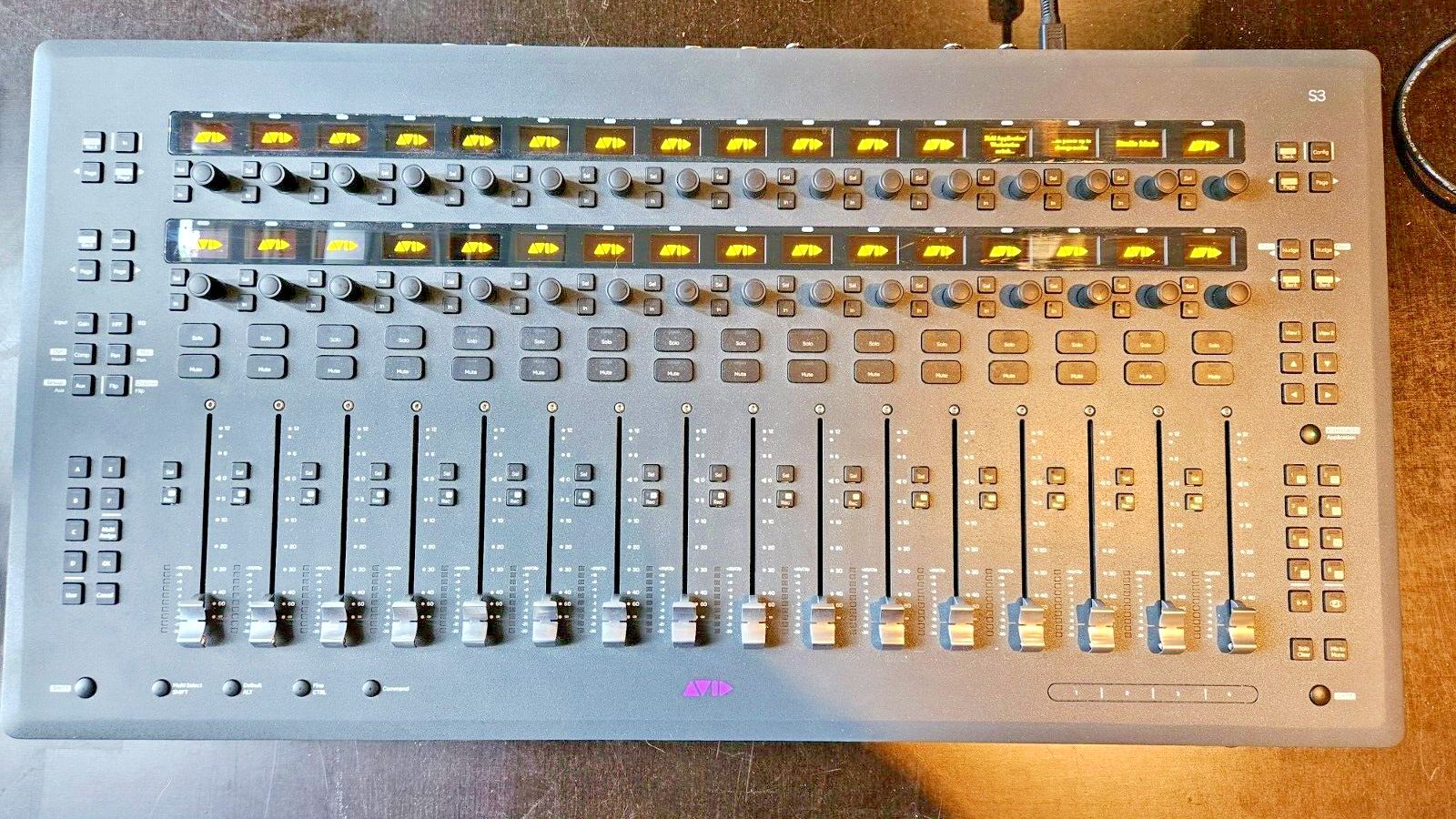 Avid S3 DAW Controller Pro - Tools Logic X