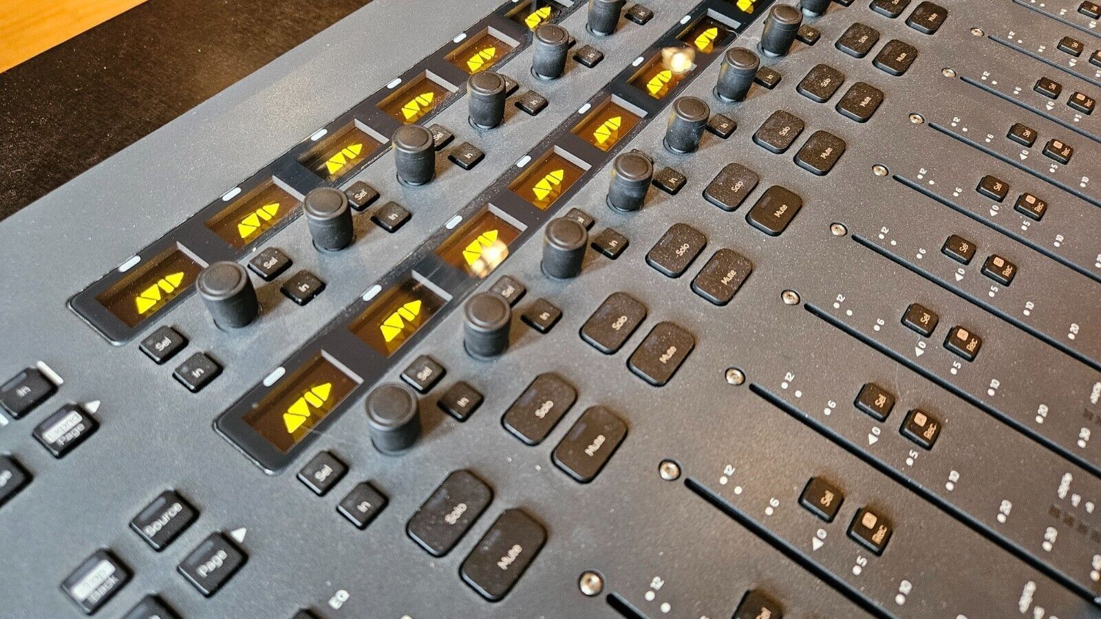 Avid S3 DAW Controller Pro - Tools Logic X