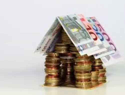 finanziert den Bau von Immobilien und Energiehäusern