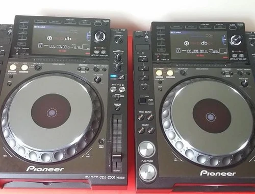 2x Pioneer CDJ-2000 Nexus