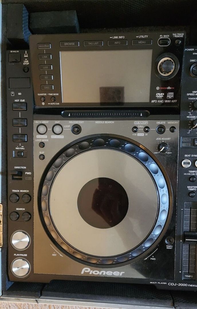 2x Pioneer CDJ-2000 Nexus