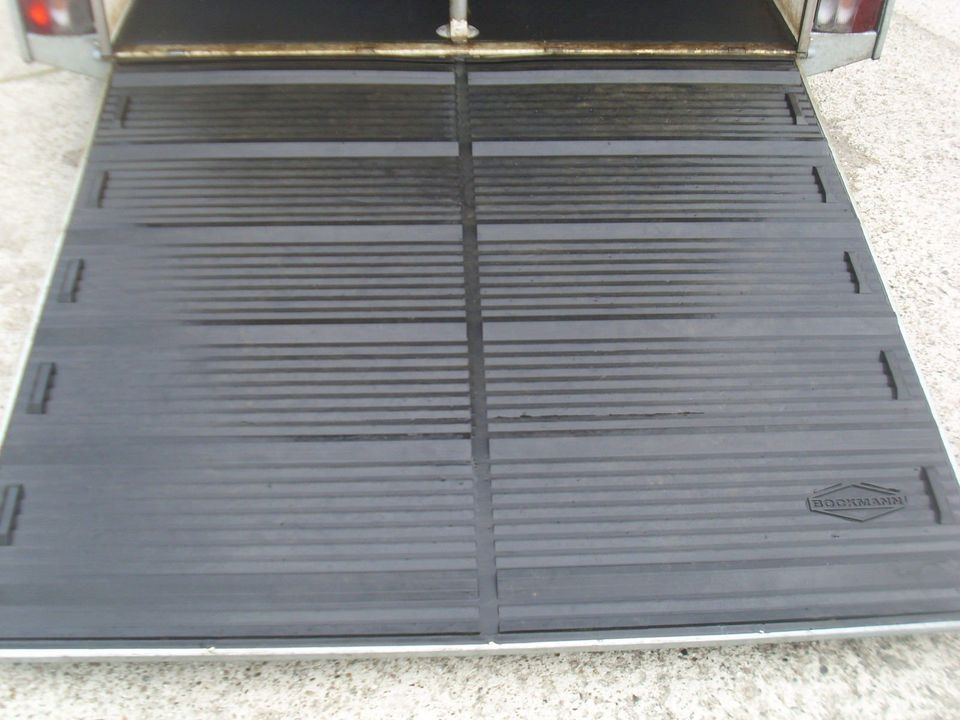 Pferdeanhänger Böckmann Comfort Aluboden Sattelkammer Vollpoly